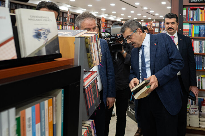 Bakan Tekin'den Özgür Özel'in bazı firmalara yönelik boykot açıklamasına tepki: Bu toplumun değerlerinden rahatsızlar | Politika Haberleri