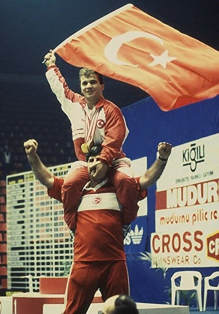 Naim Süleymanoğlu kimdir, hayatı ve başarıları