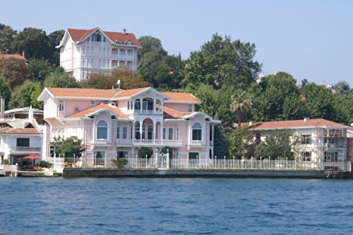 Boğaziçi boyunca uzanan yapılar, yüzyıllardır İstanbulluları ağırlıyor.