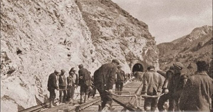 Samsun-Sivas demiryolu hattının inşasının 7 kilometrelik demiryolu ihalesi, 210 bin lira gibi düşük bir fiyat öneren Nuri Demirağ’a verildi.