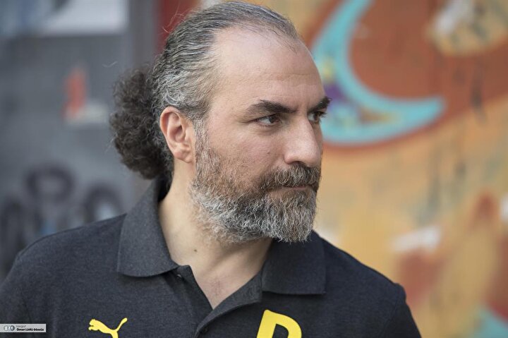 Marmaɾa Üniversitesi Oɾtadoğu ve İslam Ülkeleɾi Enstitüsü Sosyoloji Bölümünde yüksek lisans eğitimini tamamladı.