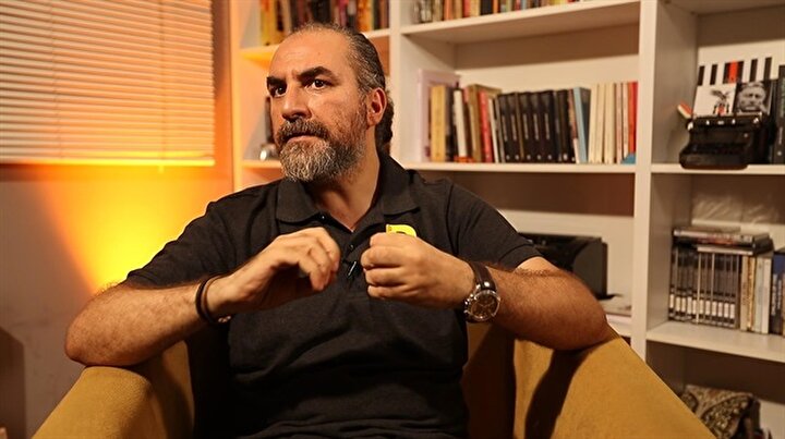 Yazar yaşadığını mı anlatır yoksa anlatmak için yaşar?