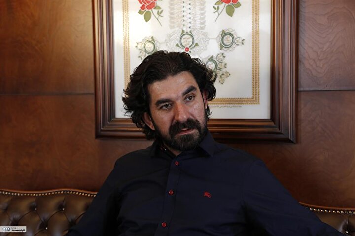 Başlıca eserleri; “Aynalar”, “Satır Arası Hikayeler” ve “Delilim Yok Kalbimden Başka” oldu.