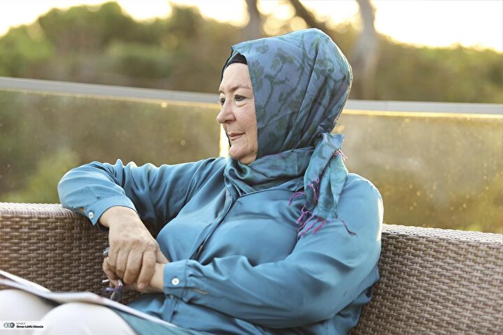 Babasının gözlerini kaybetmesi üzerine Ümit Meriç, babasının düşüncelerini kaleme almasında yardımcı oldu.