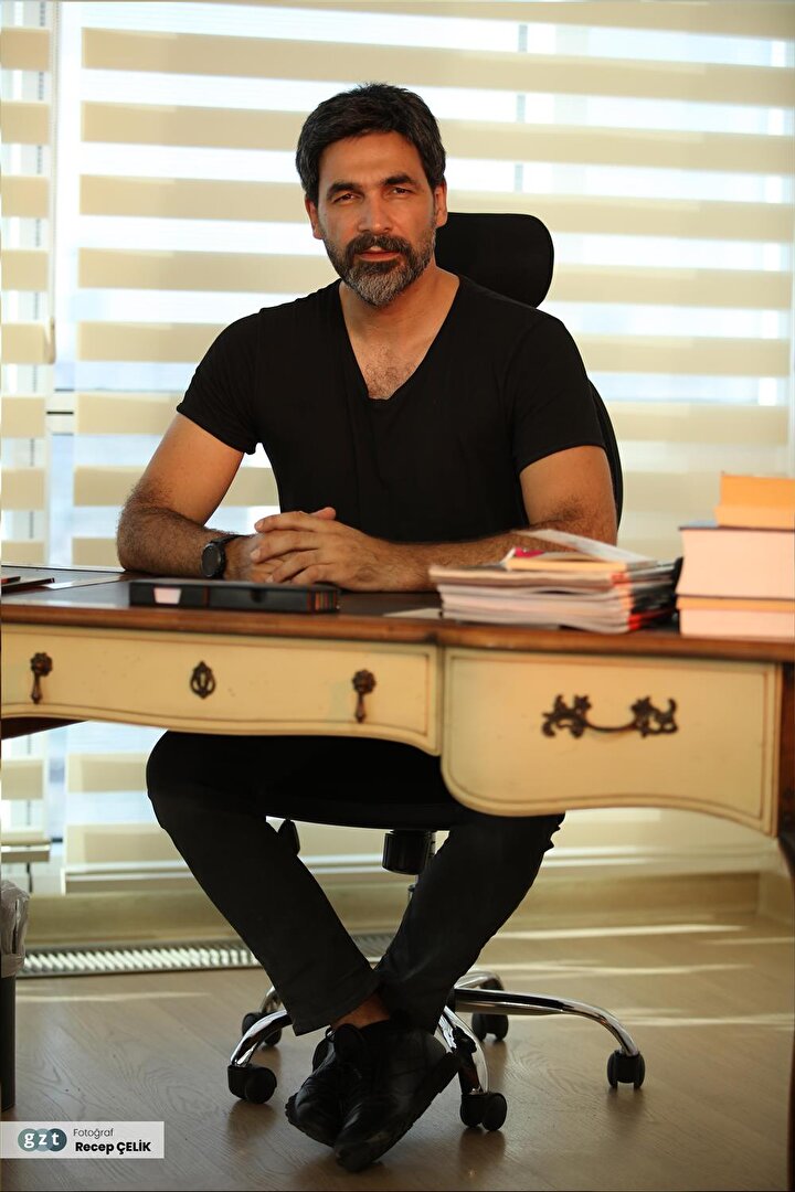 “Uğur Işılak'la Ozanca”, ‘’Uğur Işılak’la Yıldırım Gibi'', “Söz pazarı”, “Yeni Şeyler Söylemek lazım” isimli televizyon programları yaptı.