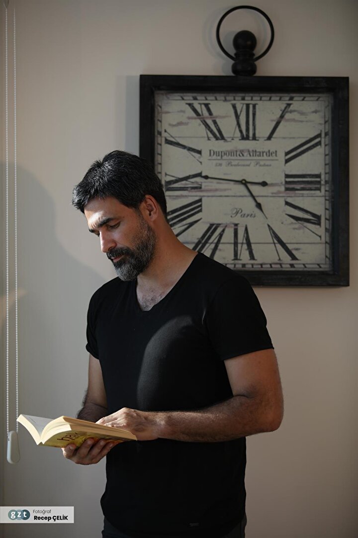 20 yıllık profesyonel müzik hayatında 400'e yakın eseri bulunmaktadır.