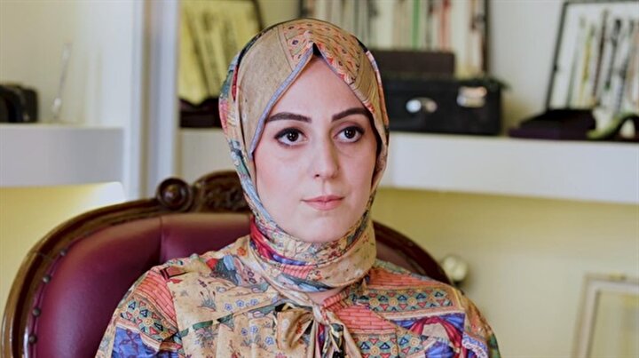 Okumayı sevmeyen bir millet olarak ecdadımızı yanlış bilgilerin verildiği dizilerden, filmlerden tanır olduk. Yapılan işleri nasıl buluyorsunuz?