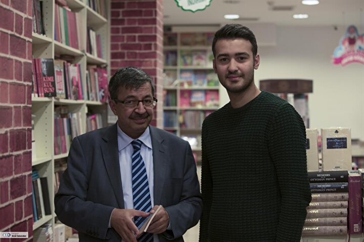 Evli ve 3 çocuk babasıdır.