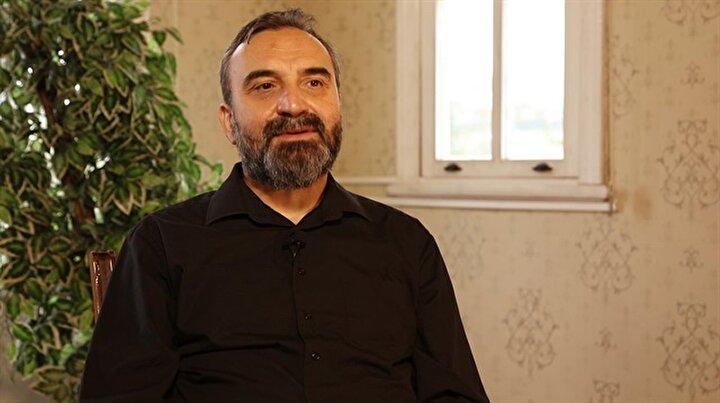 Hekimliğe giden yolda yazarlığa geçiş nasıl oldu? Bu kararı nasıl verdiniz?