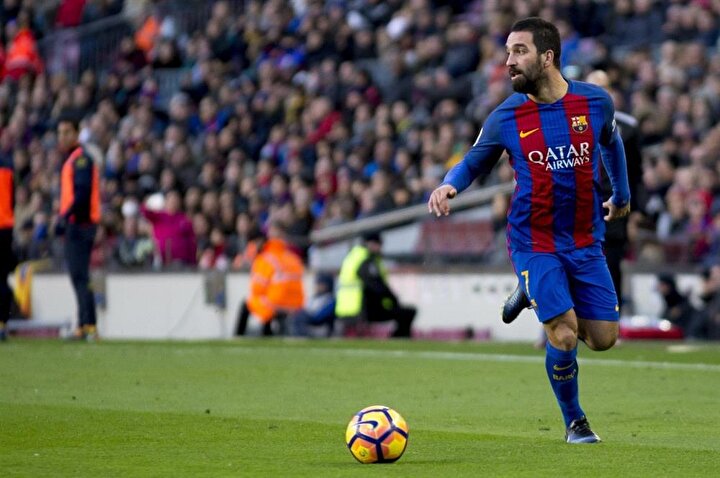 Beşiktaşlı taraftarlar büyük bir merakla Arda Turan'ı bekliyor.