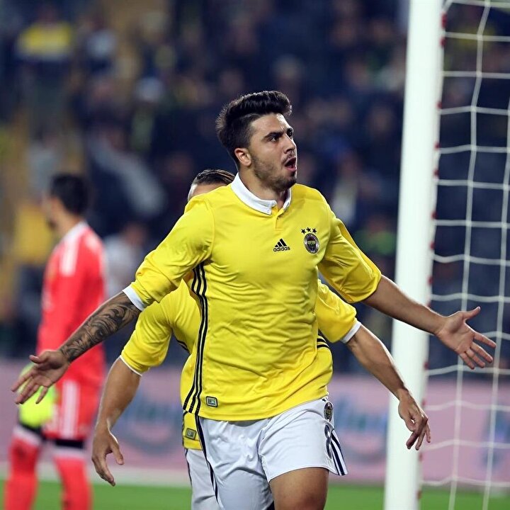 Aykut Kocaman, Ozan Tufan'ı sildi.