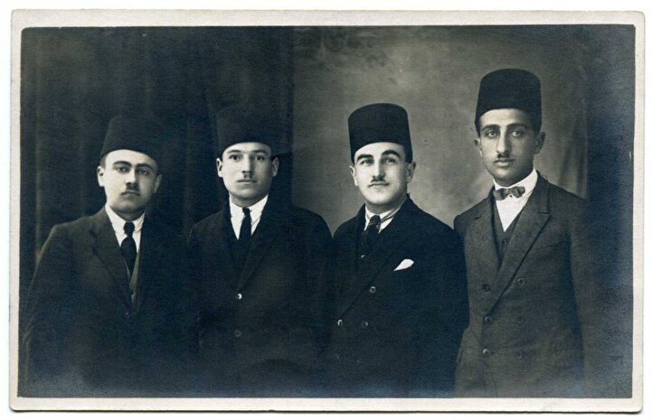 Fes şehrinden gelen ve günümüzde hala ''Fes'' ismiyle anılan başlıkların kullanımı Osmanlı'nın son döneminde çok yaygındı.