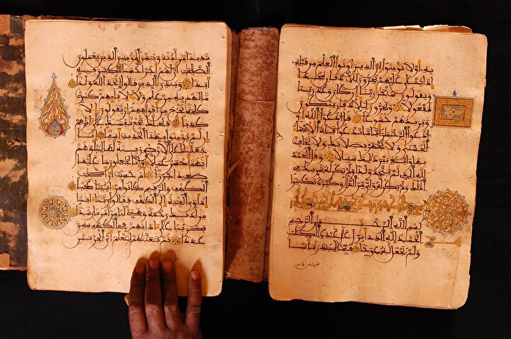 İslâm dünyasının dört bir yanında yazılan kitaplar Timbuktu’ya ulaştırılıyor ve buradaki yazıcılar tarafından çoğaltılıyordu.