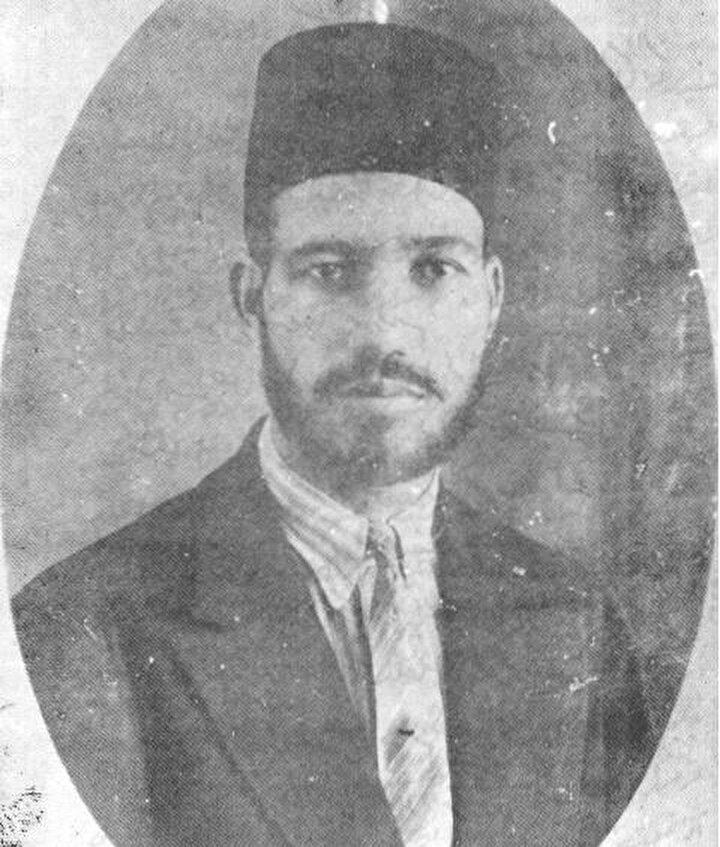 Hasan el Benna lise çağlarında arkadaşlarıyla beraber “Kötülüklere Karşı Mücadele” adında bir topluluk kurmuştu.
