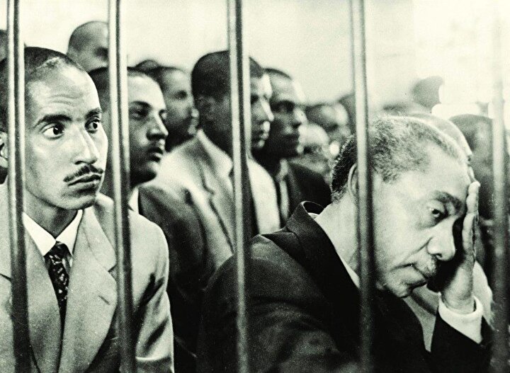 Seyyid Kutub, Yoldaki İşaretler kitabı sebebiyle 1965 yılında yeniden tutuklandı.