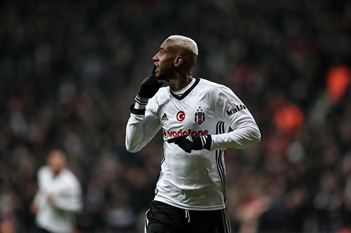 Talisca sergilediği performansla Beşiktaşlı taraftarların gönlünü kazandı.