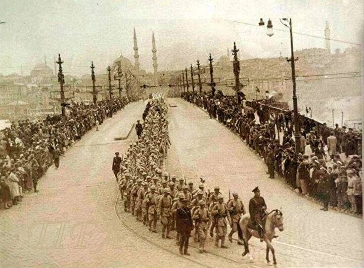 16 Mart günü önce İngiliz kuvvetler İstanbul'a girdi.