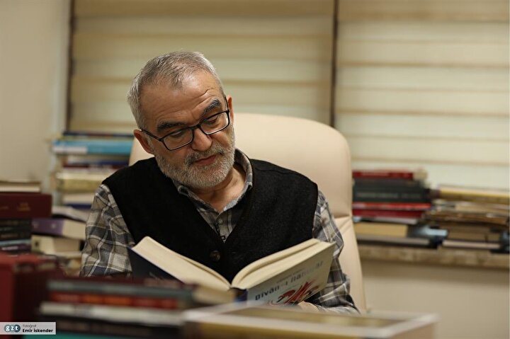 Başlıca eserleri “İşitin Ey Yarenler -Yunus Emre Yorumları”, “İnsan - Nereden Gelip Nereye Gidiyor” ve “Erenler Kitabı” oldu.