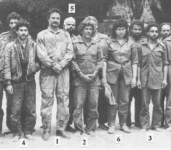Halife Hafter (1 numara), 1987 yılında Çad ordusuna esir düştü.