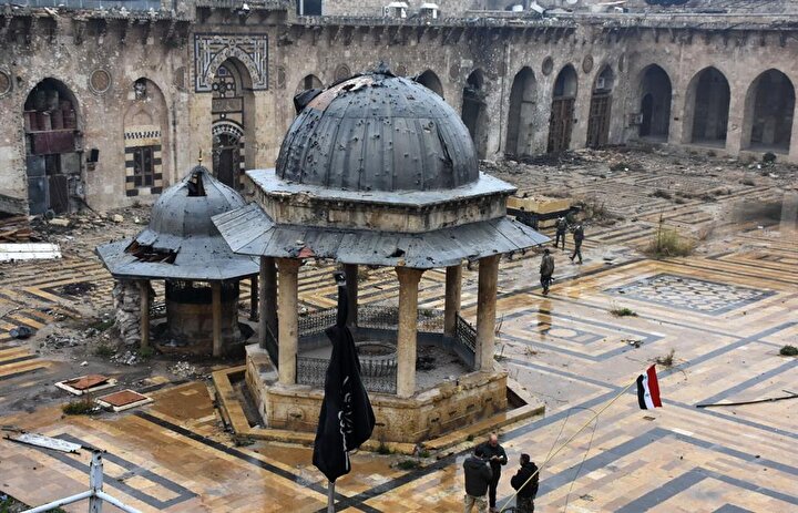 Halep Emevi Camii, rejimle muhalifler arasındaki çatışmalarda büyük ölçüde tahrip oldu.