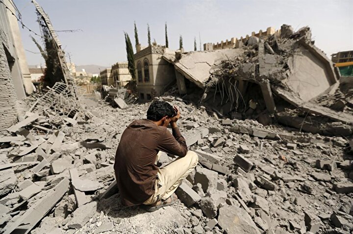 Suudi Arabistan'ın Yemen'de sürdürdüğü abluka nedeniyle milyonlarca insan yaşam mücadelesi veriyor. (Khaled Abdullah / Reuters)