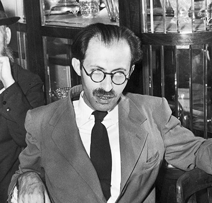 İsrail başbakanlarından Menahem Begin, siyasete atılmadan önce Irgun adlı bir Siyonist örgütün lideriydi.