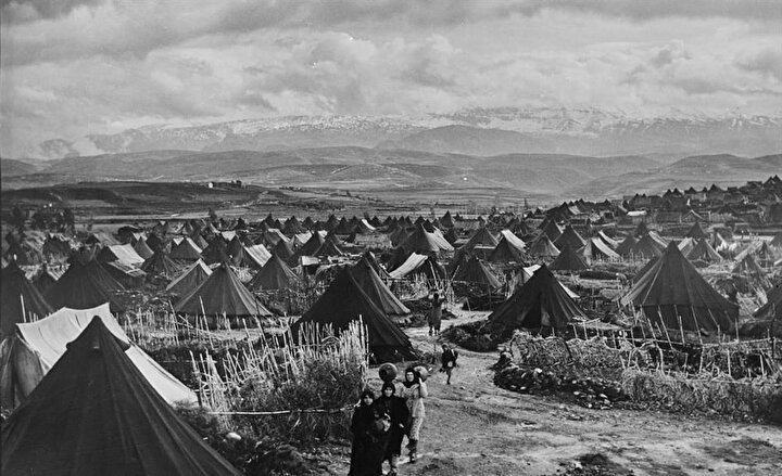 Toprakları işgal edilen Filistinlilerin büyük çoğunluğu mülteci kamplarında yaşamak zorunda kaldı.