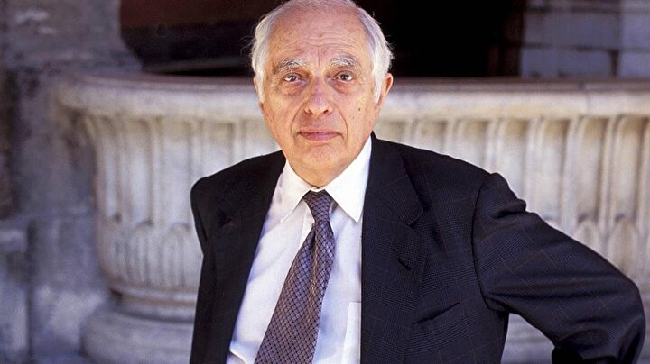 Bernard Lewis, Türkçeye çevrilen eserleri sayesinde Türkiye'de de yakından tanınan bir isimdi.