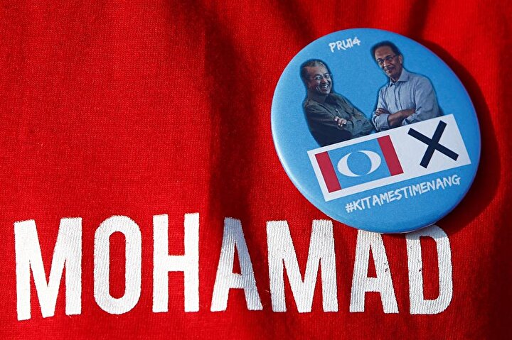 Mahathir Muhammed ve Enver İbrahim, 2018 seçimlerine aynı ittifakın çatısı altında girdiler.