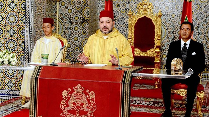 Fas Kralı Altıncı Muhammed, bir basın toplantısı sırasında.