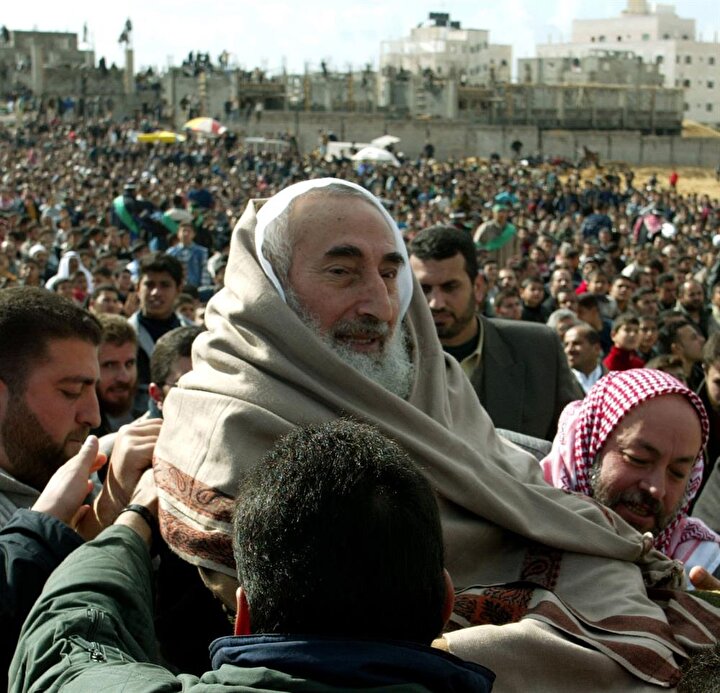 12 yaşından itibaren tekerlekli sandalyeye mahkum yaşayan Ahmed Yasin, Hamas'ın kurucu lideriydi.