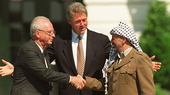 Arafat'ın İsrail'le diyaloga açık çizgisi, Filistinlilerin bir kesimi arasında öfke uyandırıyordu.