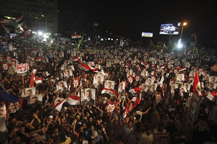 Muhammed Mursi'ye destek veren darbe karşıtları, haftalar boyunca Mısır sokaklarında gösteri yaptı.