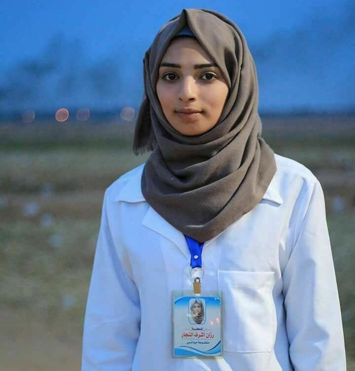 Genç hemşire, Han Yunus'taki sağlık çadırlarında gönüllü olarak görev yapıyordu.