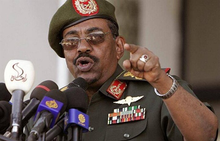 Darfur gerilimi, Sudan Devlet Başkanı Ömer Beşir'in ''soykırım''la suçlanmasına yol açtı.