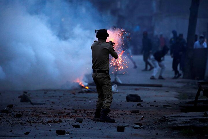 Çıkan çatışmalarda şimdiye kadar binlerce kişi hayatını kaybetti. (Danish Ismail / Reuters)