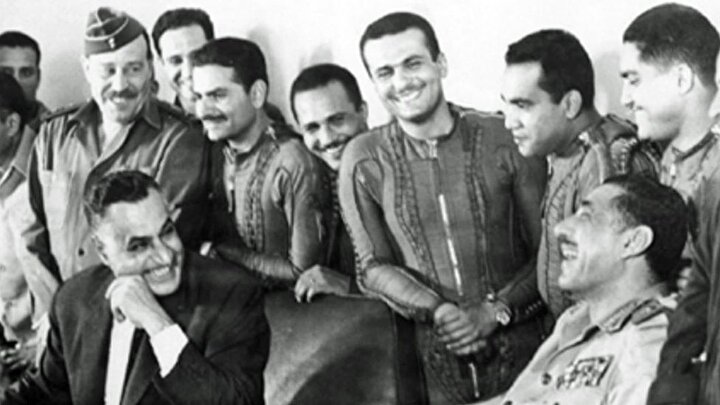 Cemal Abdunnasır, Mısırlı pilotlarla bir arada.