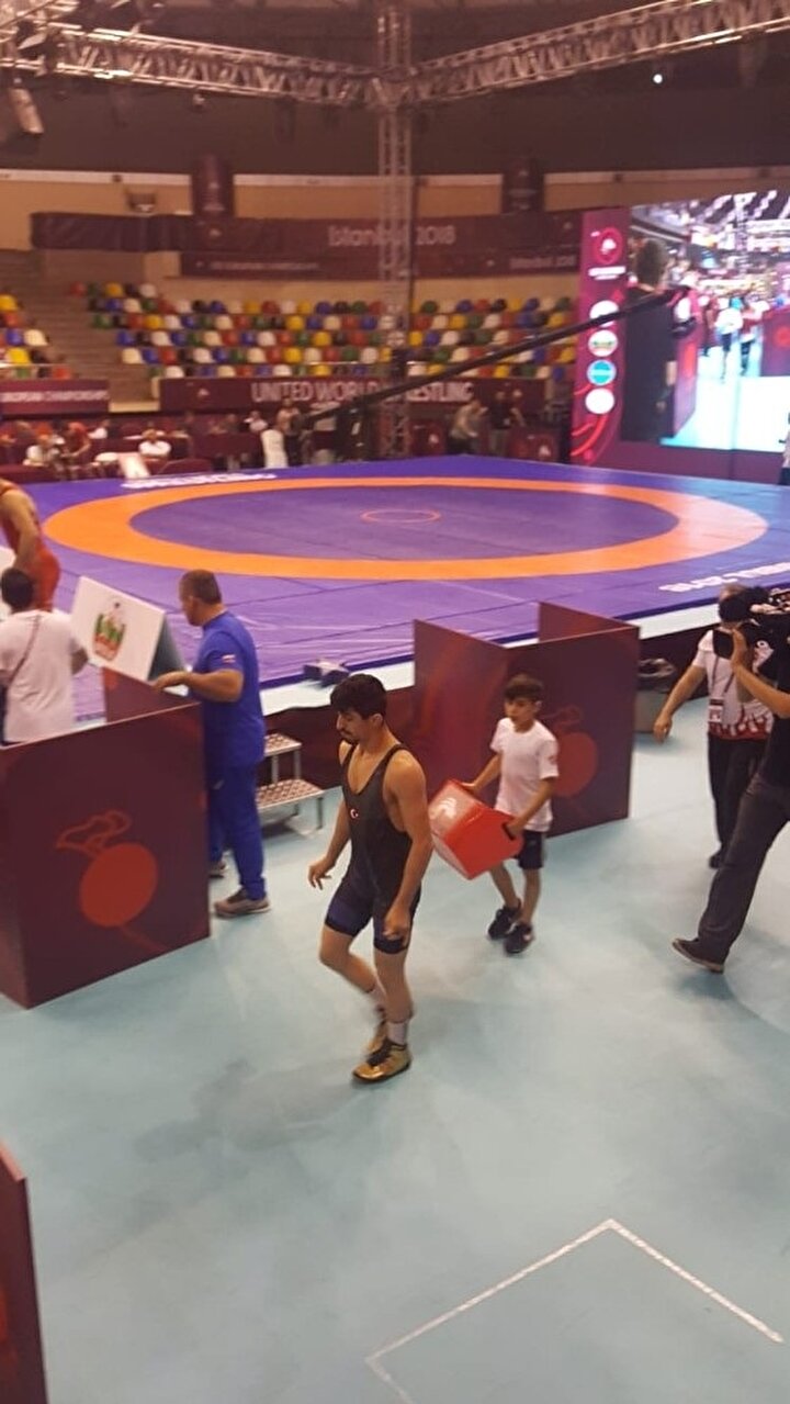 Genç sporcu doktor raporuyla katıldığı turnuvada rakiplerini bir bir mağlup etti. nFotoğraf: İHA