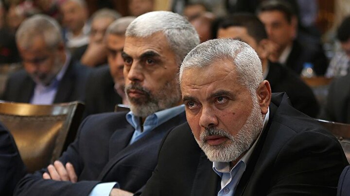 Hamas'ın yeni lideri İsmail Haniye ve Gazze Sorumlusu Yahya Sinvar (solda) döneminde Hamas, İran'a daha yakın bir çizgiye yöneldi.