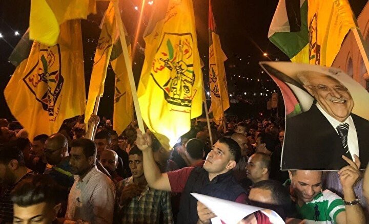 Ramallah'taki Gazze yanlısı gösteriler polis zoruyla bastırılırken, Mahmud Abbas destekçileri de komşu kent Nablus'ta sokaklara çıktı.
