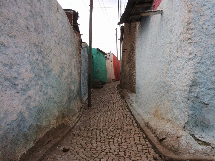 Öğlen sıcaklığın üst düzeye ulaştığı vakitlerde Harar sokaklarında çok fazla insana rastlamak mümkün olmuyor. (Fotoğraf: İsmail Yasin Avcı)