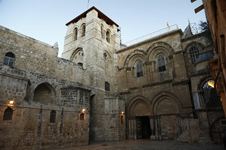 Hıristiyanlar'ın, Hz. İsa'nın çarmıha gerildiği, kefenlendiği ve yeniden dirildiği yer olduğuna inandığı Kutsal Kabir Kilisesi, ''Kıyame Kilisesi'' olarak da biliniyor. (Fotoğraf: İsmail Çağılcı)