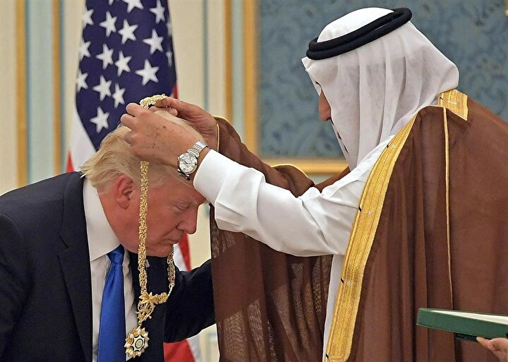 Suudi Arabistan Kralı Selman, ABD Başkanı Trump'a ''Kral Abdülaziz nişanı'' verdi.