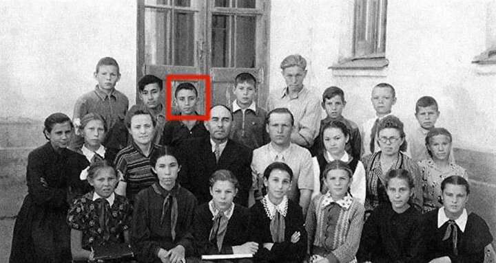 Cahar Dudayev henüz bebekken ailesiyle birlikte sürgüne gönderilmiş ve 12 yaşına değin sürgün hayatı yaşamıştı.