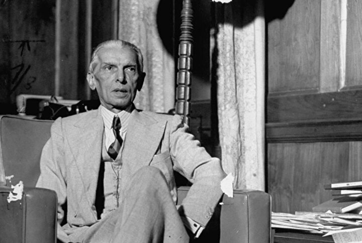Bağımsız Pakistan'ın kurucusu olarak görülen ve bu sebeple ''Kaid-i Azam'' olarak anılan Muhammed Cinnah.