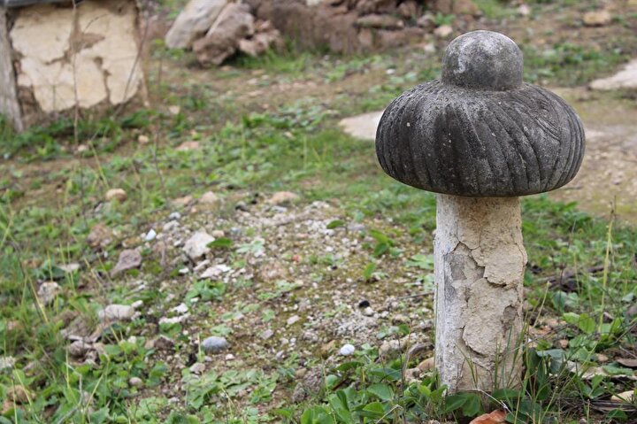Süleyman ve Testûr mezarlıklarında, Osmanlı kabirlerine rastlamak mümkün. (Fotoğraf: Yusuf Sami Kamadan)