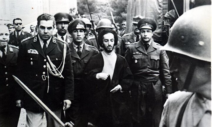 Liderlik ettiği hareketi bir silahlı örgüte dönüştüren Nevvab Safevi, hayatının son yıllarında sıklıkla gözaltına alındı.