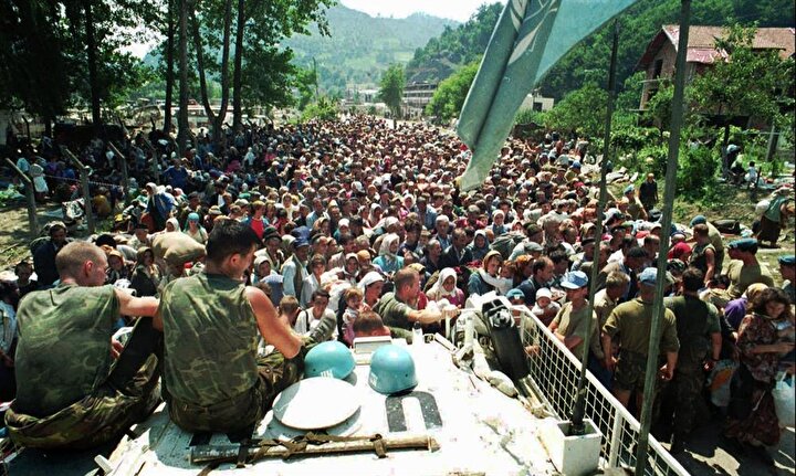 Srebrenitsa merkezinde 400 Hollandalı asker vardı.