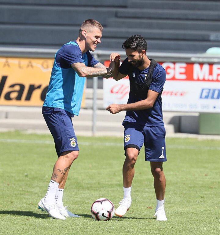 Cocu yönetimindeki idmanlar son derece neşeli geçiyor.