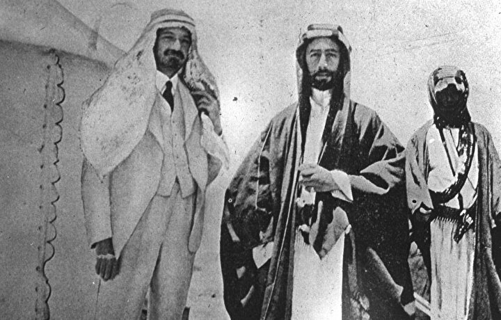 Faysal ve Weizmann (Solda), Akabe'de gerçekleştirdikleri görüşmede Filistin topraklarında bir Yahudi devleti kurulması konusunda anlaşmışlardı.